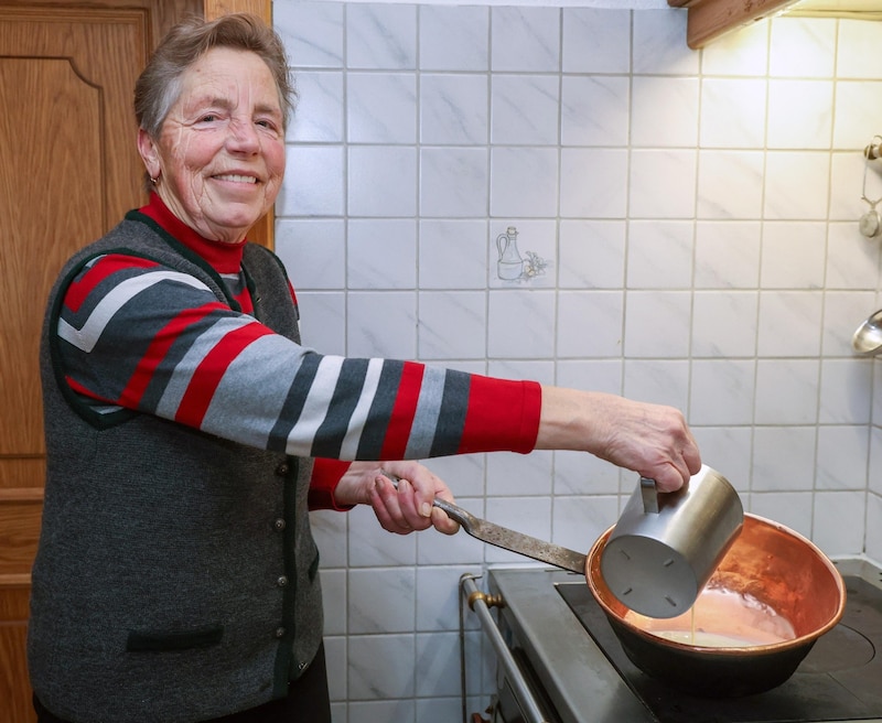 Grandma Marianne will prepare a traditional Bachlkoch. (Bild: Hölzl Roland)