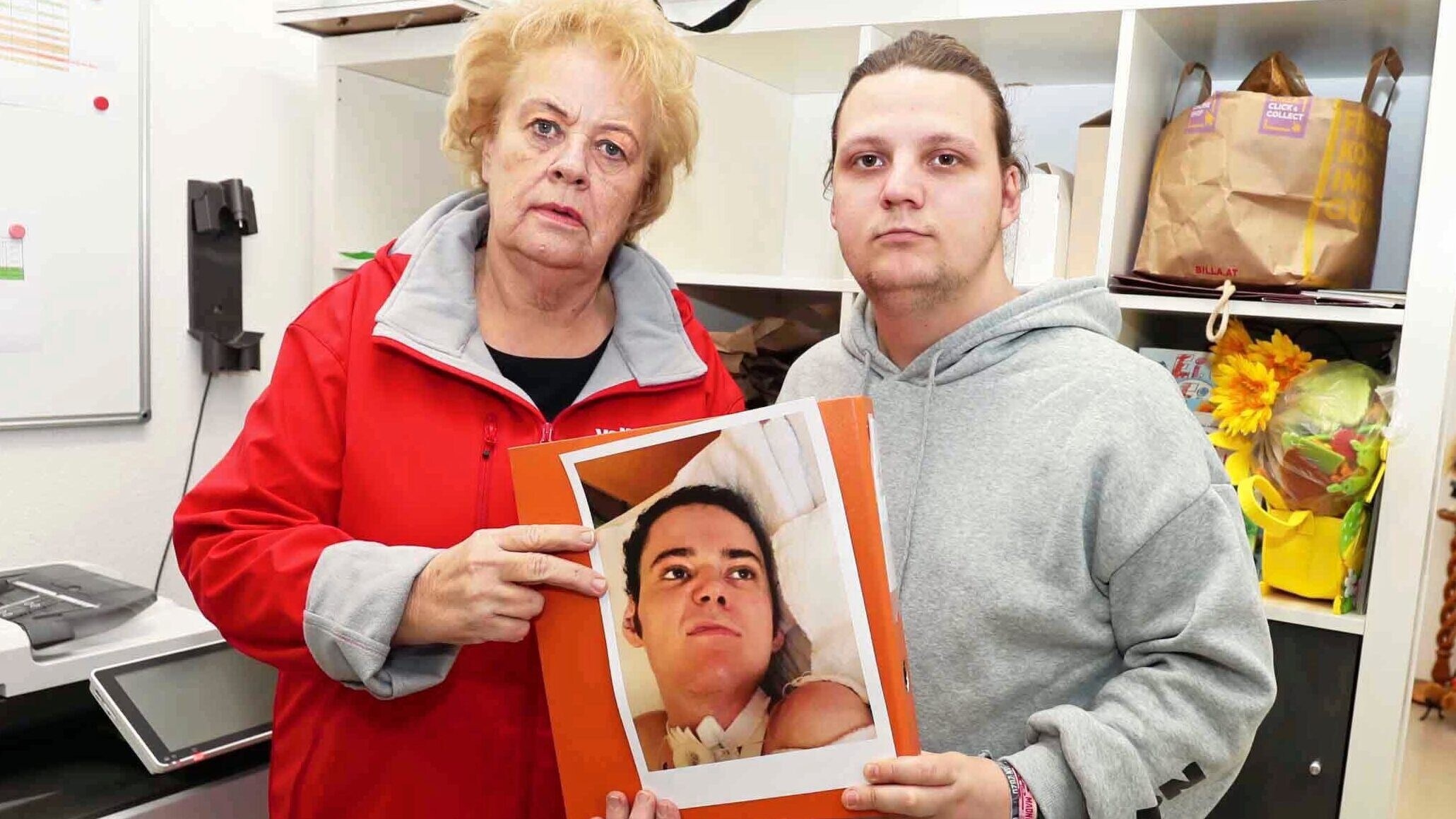 Der Bruder mit dem Bild von Jakob.