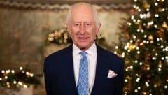 König Charles überraschte die Briten mit einer Änderung bei der traditionellen Weihnachtsrede. (Bild: APA Pool/AFP/POOL/Aaron Chown)