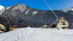 Mitten in der Gemeinde Dellach im Gailtal steht diese Schneekanone und garantiert den Kindern im Gailtal weiße Weihnachten. (Bild: zVg)