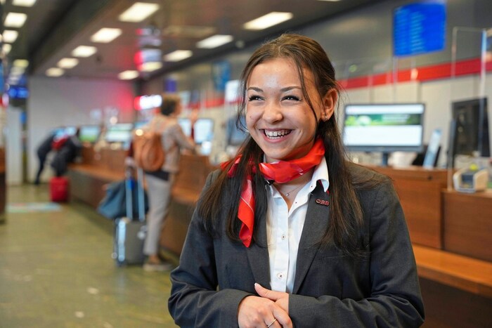 ÖBB consultant Saphira U. at the station