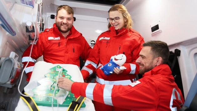 Marco Klaffenböck, Ines Staufer und Thomas Schäffner (v. li.) feiern das dritte Jahr in Folge Weihnachten zusammen. (Bild: Stephan Schönberger)