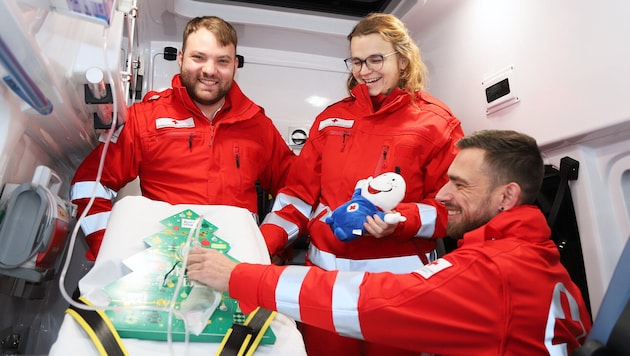 Marco Klaffenböck, Ines Staufer und Thomas Schäffner (v. li.) feiern das dritte Jahr in Folge Weihnachten zusammen. (Bild: Stephan Schönberger)