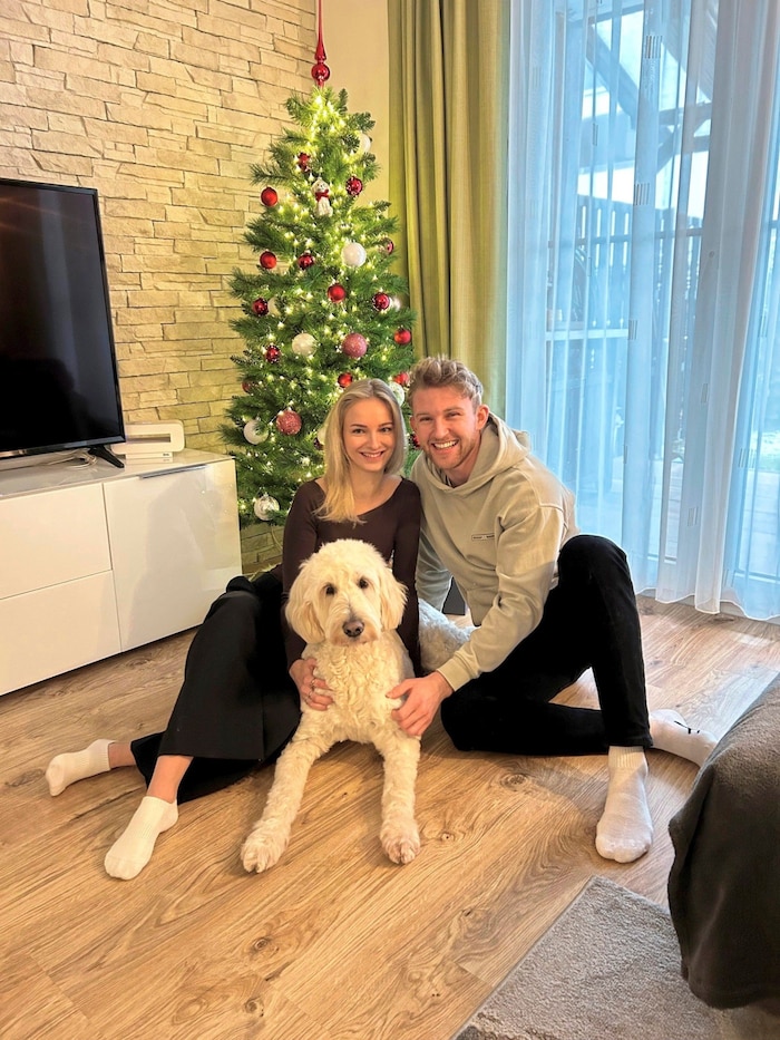Lukas Schreier mit Freundin Sarah und Hündin Luna. 