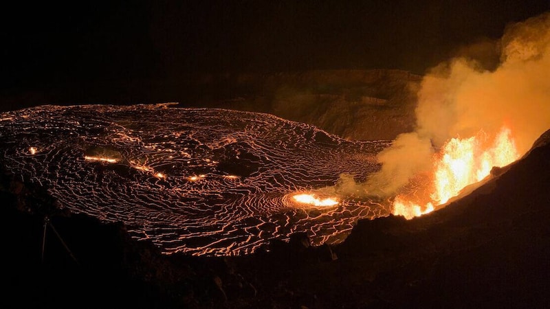 Lavafontänen mit einer Höhe von bis zu 80 Metern wurden beobachtet. (Bild: AFP)