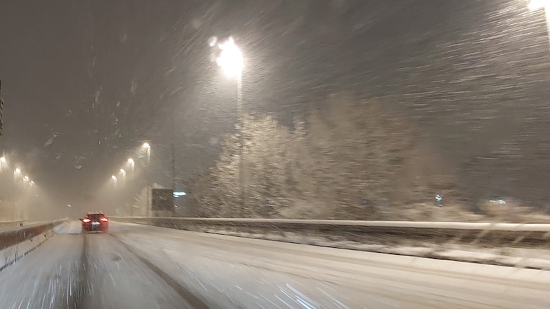 Schneetreiben auch in der Landeshauptstadt Innsbruck. (Bild: Rauth Hubert)