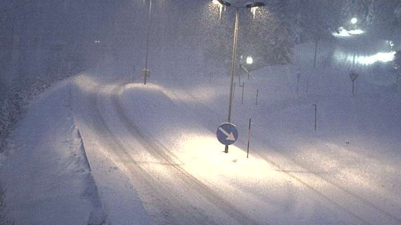 These images were not uncommon on Tuesday morning. (Bild: Land Tirol (Webcam))