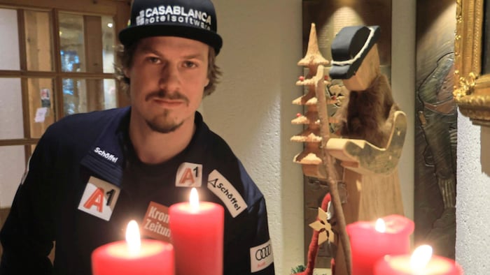Manuel Feller zündete die vierte Adventkerze an.