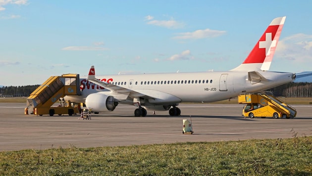 Die Swiss-Ersatzmaschine am Grazer Airport (Bild: Jauschowetz Christian)