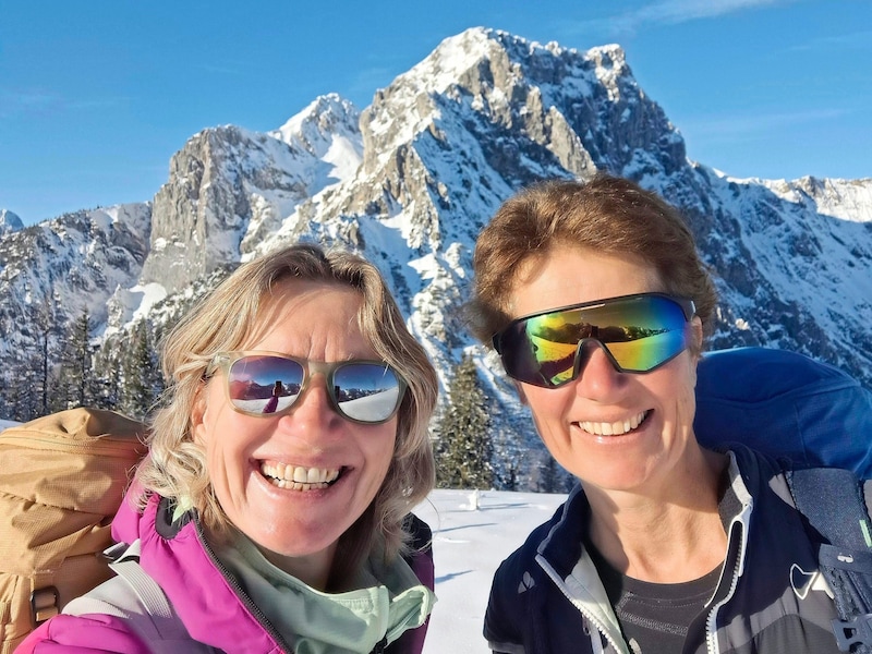 The "Krone" hiking experts Elisabeth Zienitzer (l.) and Silvia Sarcletti. (Bild: Weges)