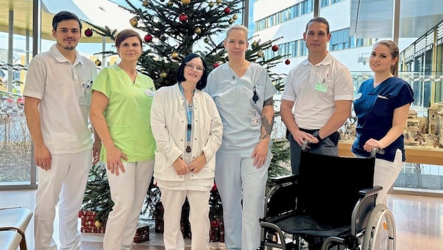 Stellvertretend für jene, die an den Feiertagen Dienst haben (v. li.): Dr. Marc Tölly, Iris Lehner, Raphaela Krojer, Doris Halwachs, Bernd Müllner, Julia Dugmanits. (Bild: Büro Doskozil)