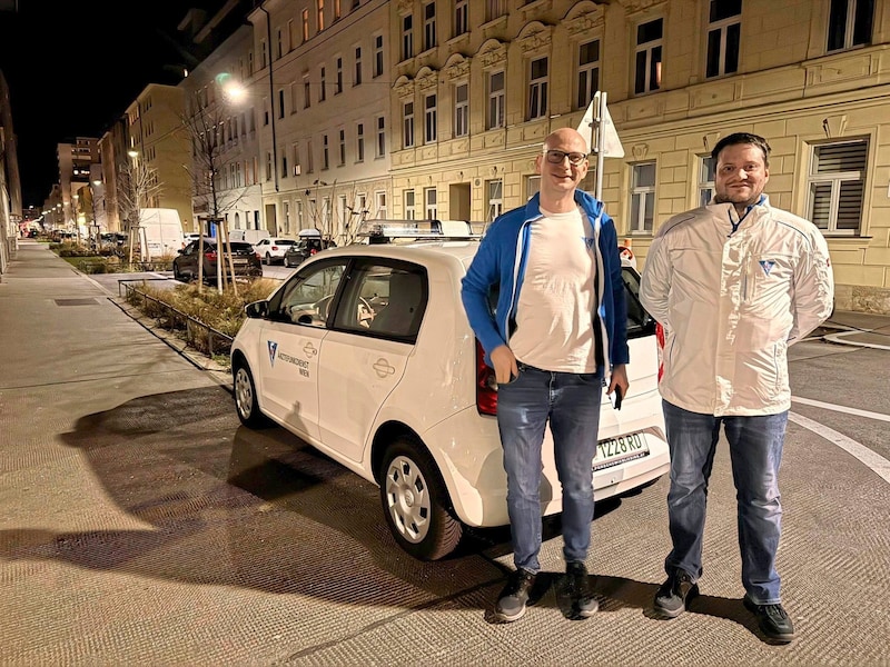 Mehrere Stunden konnte „Krone“- Redakteur Philipp Stewart Dr. Peter Haubenberger und Sanitäter Wilfried Szupper im Einsatz begleiten. (Bild: Philipp Stewart)