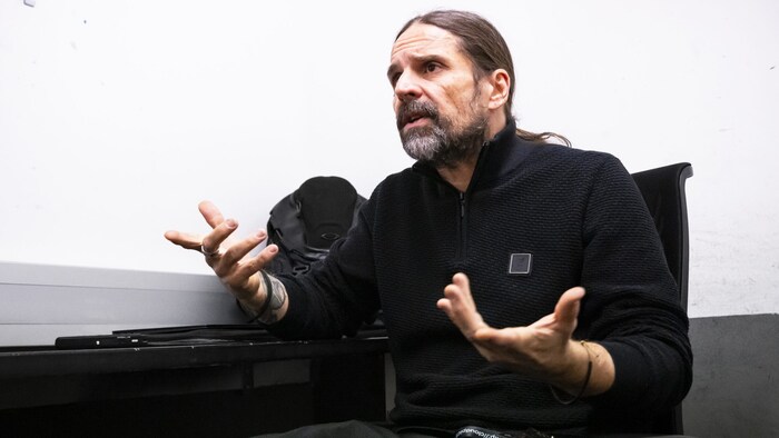 Andreas Kisser from Sepultura in conversation with "Krone" editor Robert Fröwein.