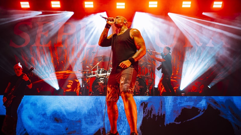 Sepultura frontman Derrick Green at the last Austrian gig for the time being in November 2024 at the Vienna Gasometer. (Bild: Andreas Graf)