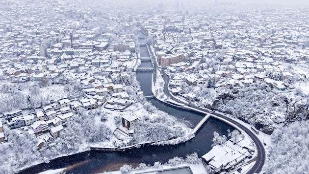 Winter not only has Sarajevo firmly in its grip. (Bild: AP ( via APA) Austria Presse Agentur/Copyright 2024 The Associated Press. All rights reserved)