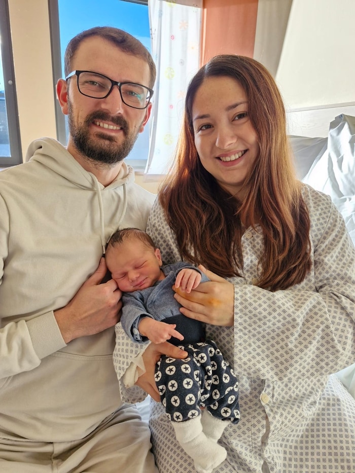 Hajriz, Emir und Duygu-Doganci sind jetzt eine kleine Familie.