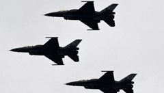 Pakistanische Kampfjets bei einer Parade (Bild: APA/AFP/Aamir QURESHI)