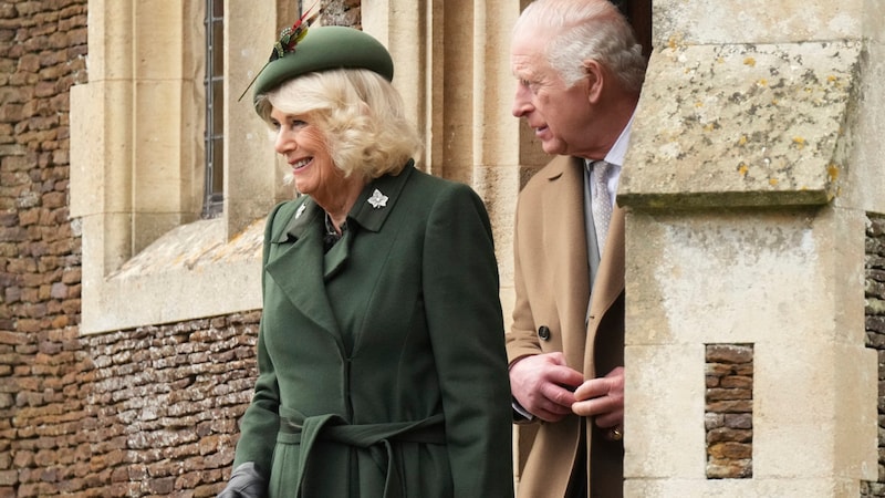 Köing Charles und Königin Camilla (Bild: AP)