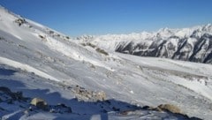 In Vorarlberg ging am Sonntag erneut eine Lawine ab (Archivbild). (Bild: APA/BERGRETTUNG LUNGAU)