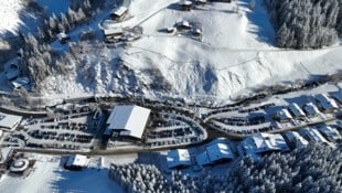 So wie auf diesem Bild der Wildschönauer Bergbahn auf 1900 Meter sah es auf nahezu allen Parkplätzen der Bergbahnen aus.  (Bild: Silberberger Toni)