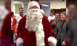 Andy Reid als Weihnachtsmann