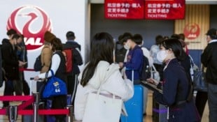 Der Ticketverkauf für Flüge am Donnerstag musste eingestellt werden. (Bild: Kyodo News)