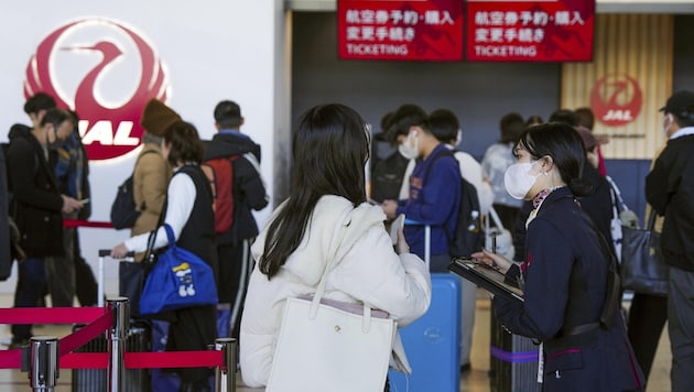 Ticket sales for flights on Thursday had to be suspended. (Bild: Kyodo News)