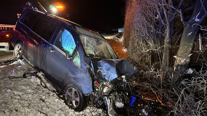Am Fahrzeug entstand Totalschaden.