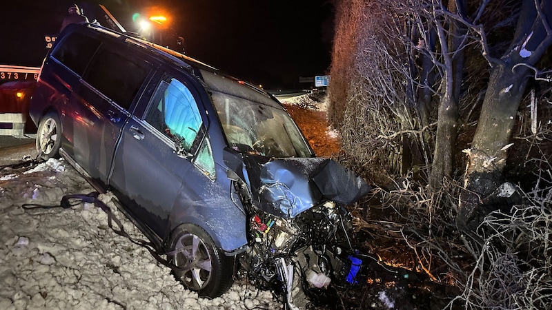 Am Fahrzeug entstand Totalschaden. (Bild: ZOOM Tirol)