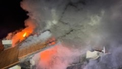 Nach dem Brand ist das Wohnhaus unbewohnbar. (Bild: FF Feistritz/Drau)