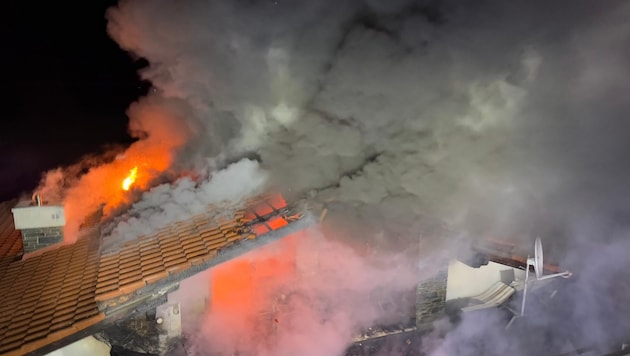 Nach dem Brand ist das Wohnhaus unbewohnbar. (Bild: FF Feistritz/Drau)