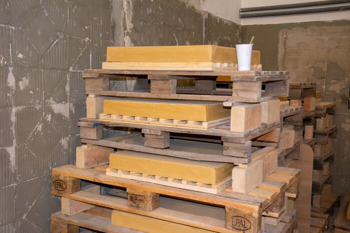 Drei bis vier Wochen brauchen die Platten, bis sie getrocknet sind. 