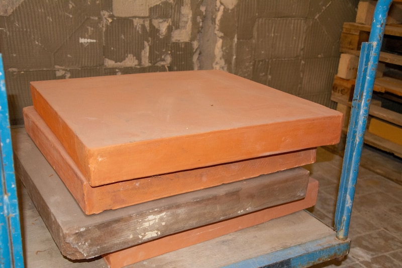 One slab weighs around 70 kilos. (Bild: Charlotte Titz)