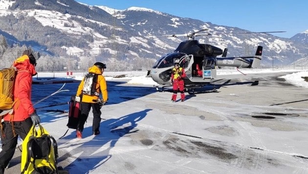 Einsatzkräfte wurden mit Hubschraubern zum Ort des Geschehens geflogen. (Bild: ZOOM Tirol)