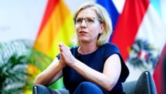 Umweltministerin Leonore Gewessler ist stolz auf das Erreichte der Grünen in der Regierung und ist sich sicher: „Der Moment der Grünen wird wieder kommen.“ (Bild: APA/EVA MANHART)