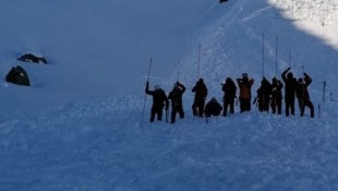 Der Lawinenkegel wurde sondiert (Symbolbild).