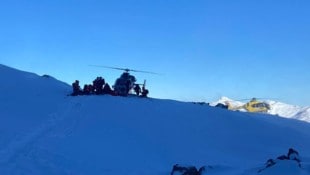 Mehrere Hubschrauber waren vor Ort. (Bild: ZOOM Tirol)