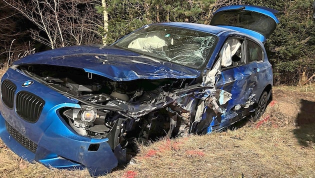 Two BMWs were literally shredded in an accident in the district of Zwettl in the Waldviertel. (Bild: DOKU-NÖ)