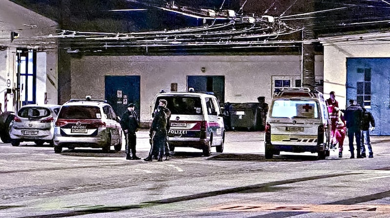 Polizeieinsatz bei Weihnachtsfeier. . .  (Bild: Tschepp Markus)