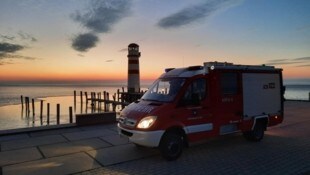 In Podersdorf am See geriet im Sturm ein Kitesurfer in Not. (Bild: FF Feuerwehr)