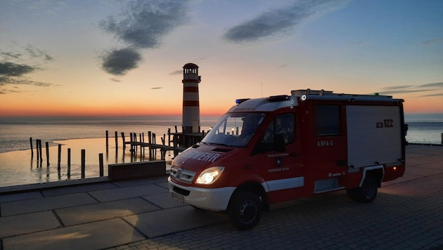 In Podersdorf am See geriet im Sturm ein Kitesurfer in Not. (Bild: FF Feuerwehr)