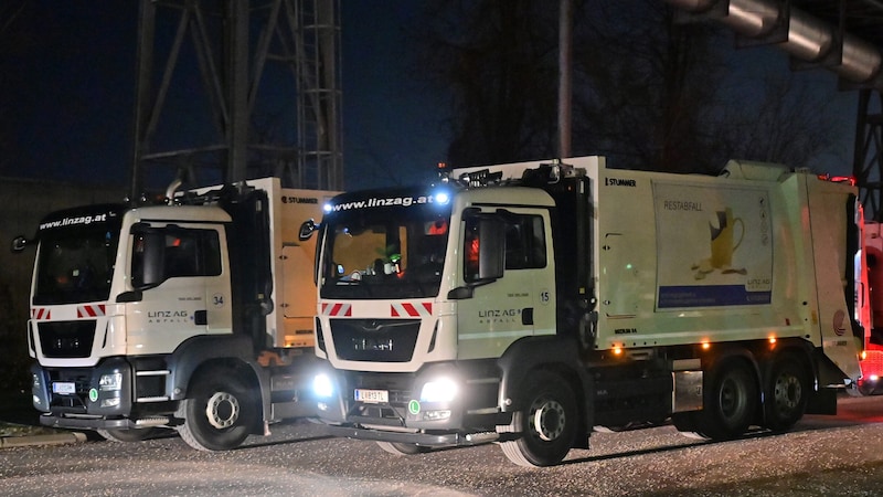 Die Müllabfuhr der städtischen Linz AG steht auch in den kommenden Tagen im Dauereinsatz, insgesamt 50 Fahrzeuge sind dabei im Einsatz. (Bild: Spitzbart Wolfgang/Wolfgang Spitzbart)