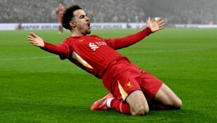 Curtis Jones bejubelt seinen Treffer zum zwischenzeitlichen 2:1 für Liverpool ...
