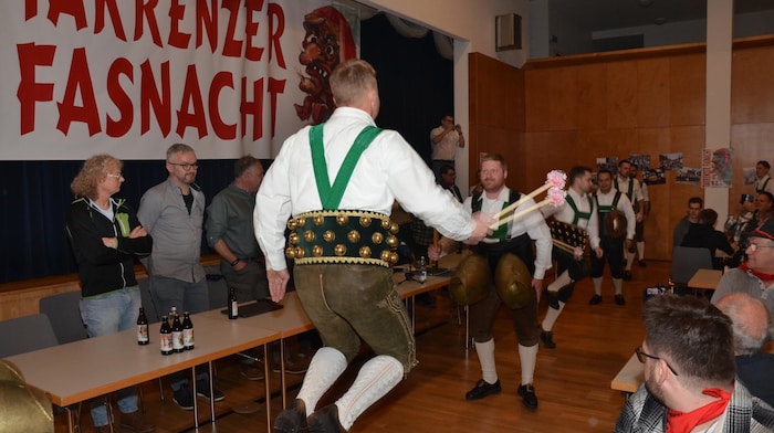 Das erste „Gangle“, wenn auch nur im Saal: Mancherorts feuchte Augen vor Rührung.