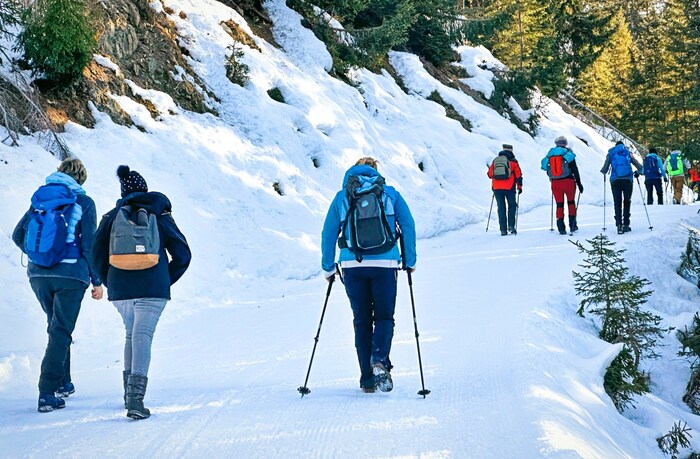 The hike starts at 9 am at the Klammerwirt on the Kartitscher Sattel (left). Afterwards, the ...