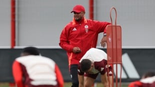 Bayern-Trainer Vincent Kompany hat zuletzt mehr Ruhe in den Verein gebracht. (Bild: AFP/APA/Alexandra BEIER)