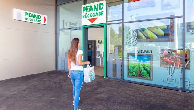 Am 1. Jänner tritt das neue Pfandsystem in Kraft. (Bild: SPAR/Johannes Brunnbauer)