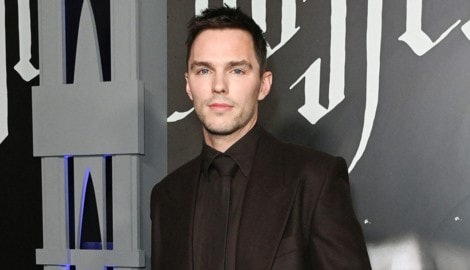 Nicholas Hoult verkörpert in der neuen „Harry Potter“ Serie einen sehr bekannten Charakter.