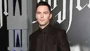 Nicholas Hoult verkörpert in der neuen „Harry Potter“ Serie einen sehr bekannten Charakter.