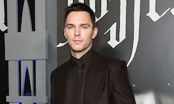 Nicholas Hoult verkörpert in der neuen „Harry Potter“ Serie einen sehr bekannten Charakter.